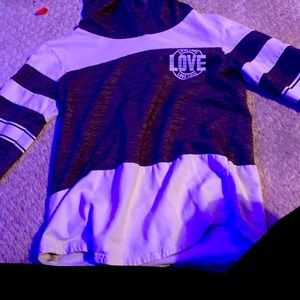 ONfire hoddie gray and white it is a Large
